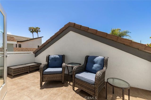 1014 England Street, Huntington Beach, CA 92648
