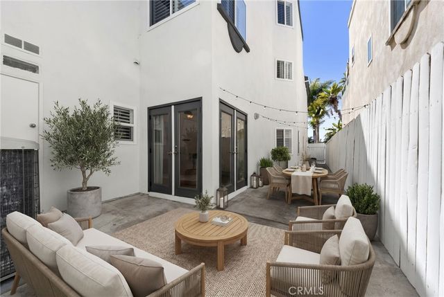 1014 England Street, Huntington Beach, CA 92648