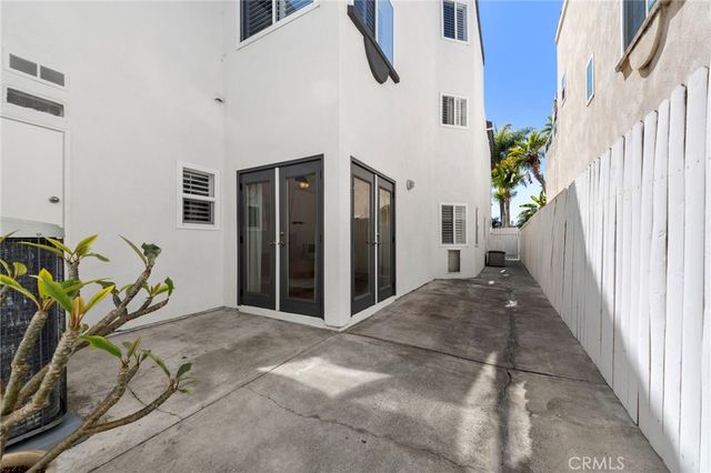 1014 England Street, Huntington Beach, CA 92648