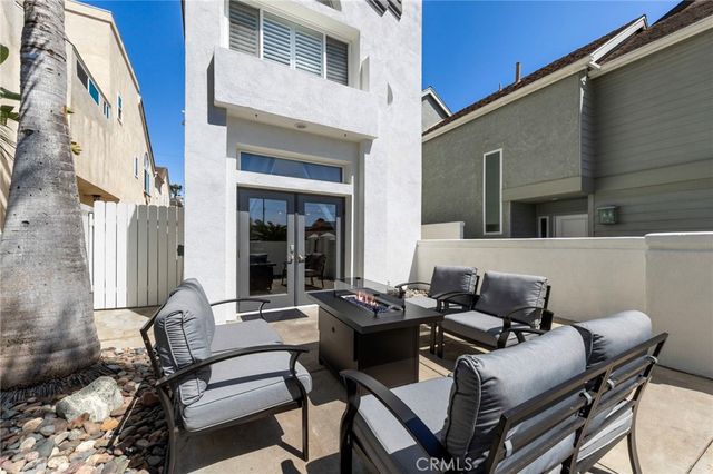 1014 England Street, Huntington Beach, CA 92648