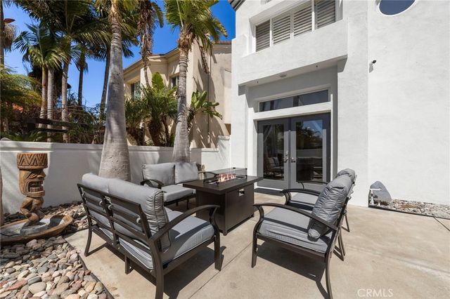 1014 England Street, Huntington Beach, CA 92648
