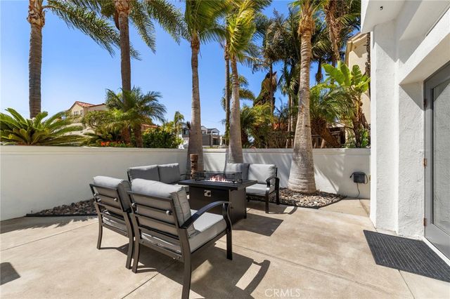 1014 England Street, Huntington Beach, CA 92648