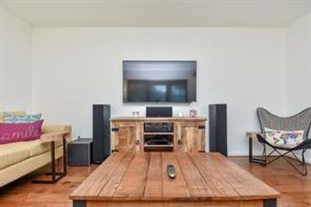 101 Pin Oak Drive, Baytown, TX 77520