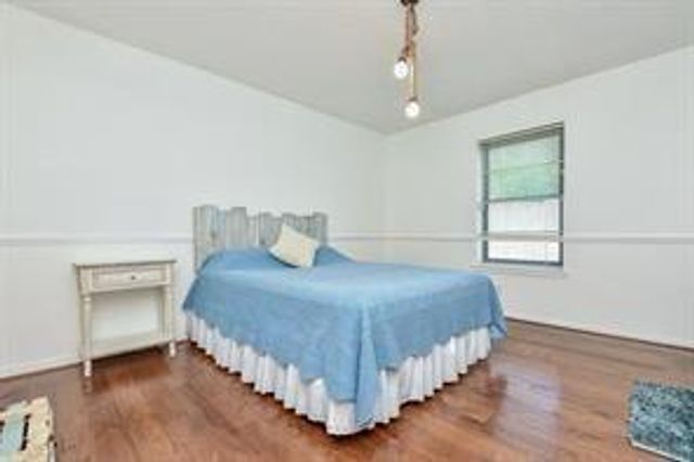 101 Pin Oak Drive, Baytown, TX 77520