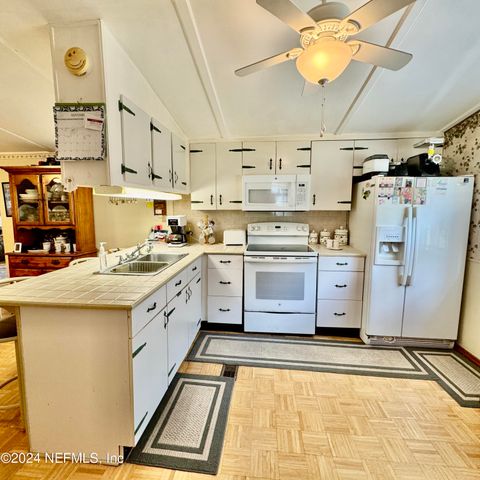 106 HELEN Avenue, Interlachen, FL 32148