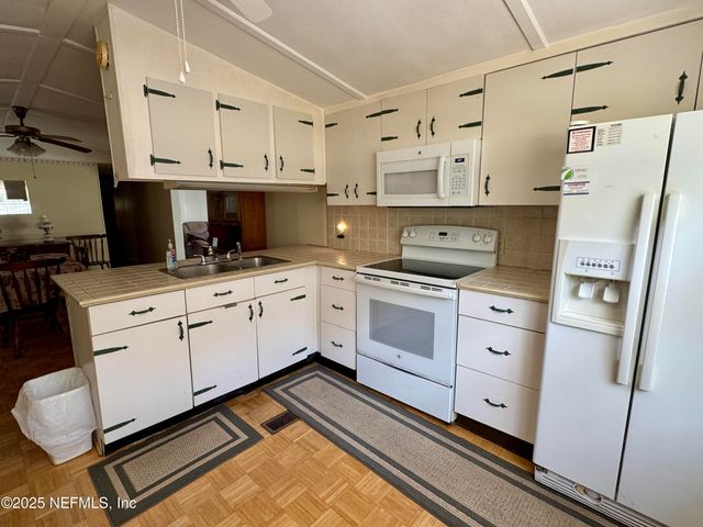 106 HELEN Avenue, Interlachen, FL 32148