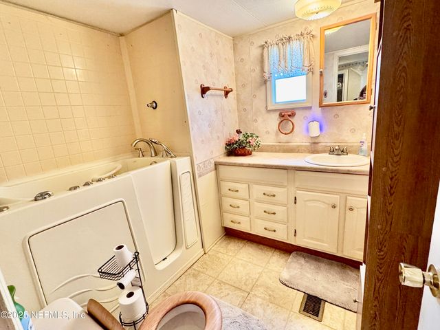 106 HELEN Avenue, Interlachen, FL 32148