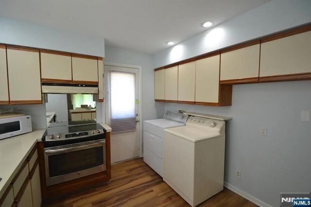9 Pine Street, Midland Park, NJ 07432
