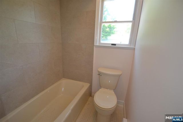 9 Pine Street, Midland Park, NJ 07432