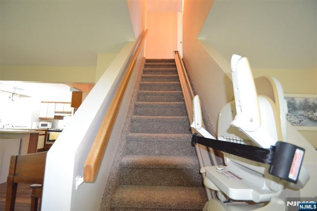 9 Pine Street, Midland Park, NJ 07432