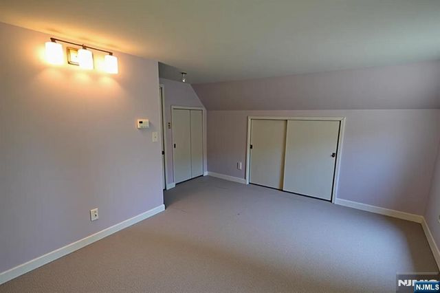 9 Pine Street, Midland Park, NJ 07432
