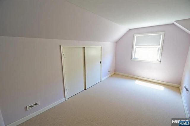 9 Pine Street, Midland Park, NJ 07432