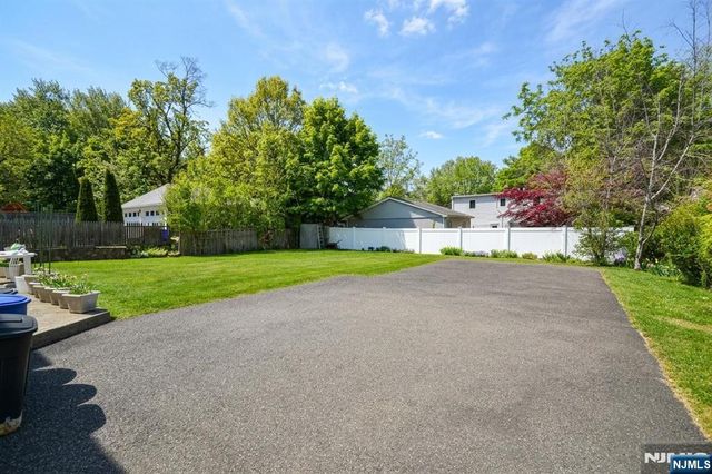 9 Pine Street, Midland Park, NJ 07432