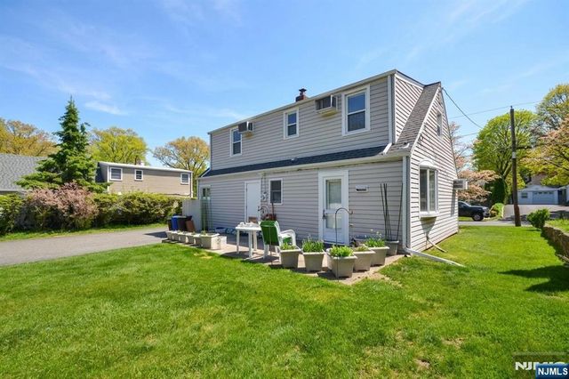 9 Pine Street, Midland Park, NJ 07432