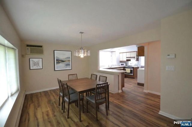 9 Pine Street, Midland Park, NJ 07432
