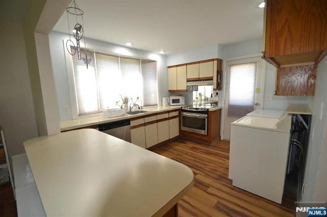 9 Pine Street, Midland Park, NJ 07432