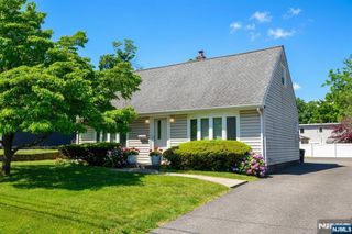 9 Pine Street, Midland Park, NJ 07432