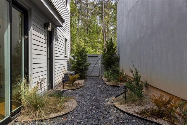 139 Mado Lane, Chattahoochee Hills, GA 30268