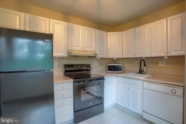 114 HEATHER DR, Harrisburg, PA 17112