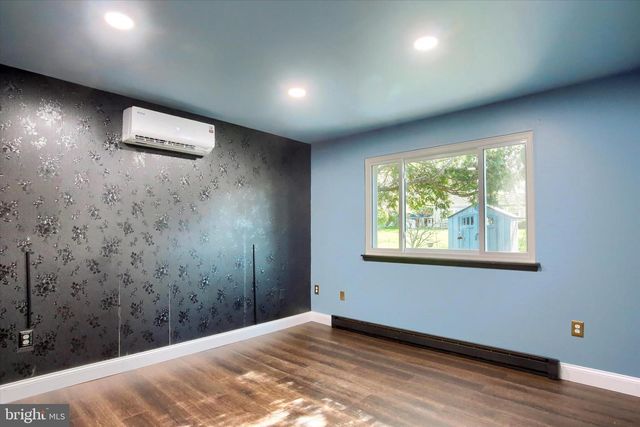 114 HEATHER DR, Harrisburg, PA 17112