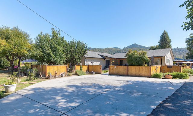 2951 Rogue River Highway, Gold Hill, OR 97525