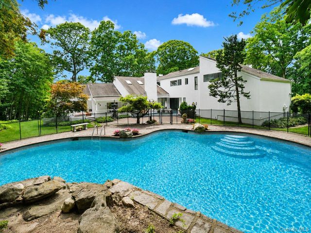 4 Stoneridge Court, Syosset, NY 11791