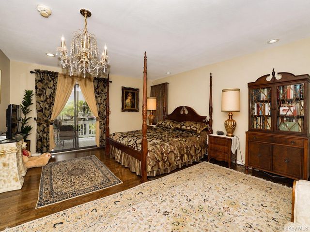 4 Stoneridge Court, Syosset, NY 11791
