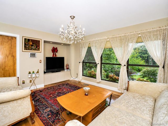 4 Stoneridge Court, Syosset, NY 11791