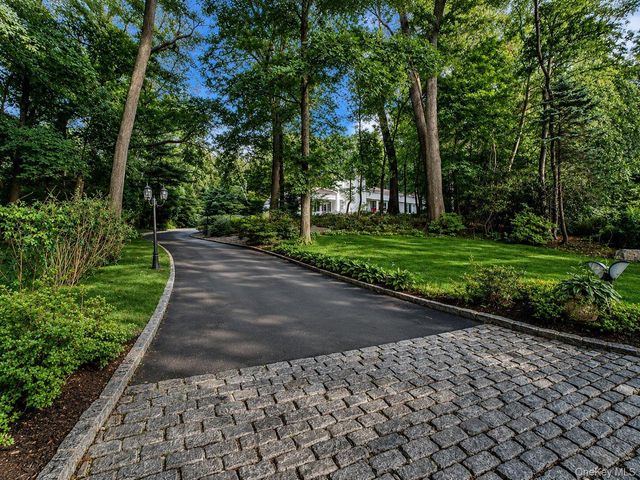 4 Stoneridge Court, Syosset, NY 11791