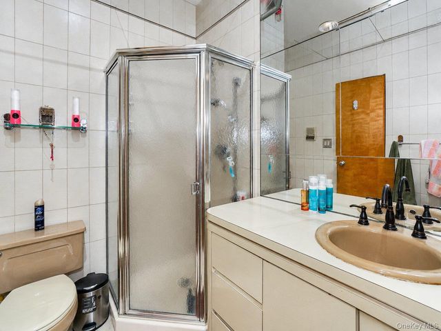 4 Stoneridge Court, Syosset, NY 11791