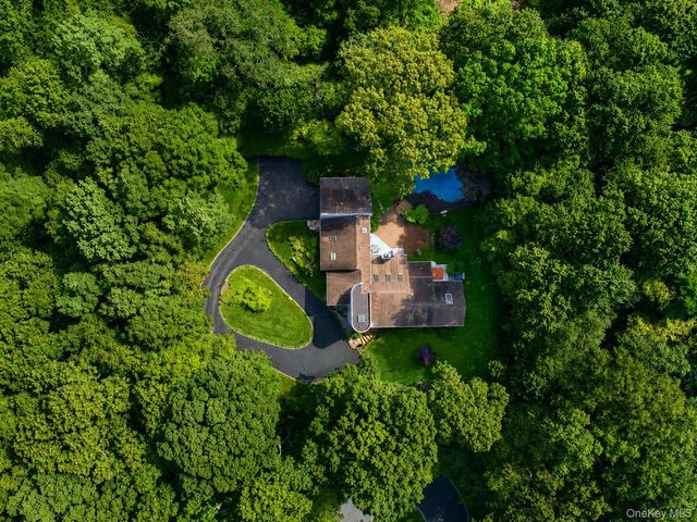 4 Stoneridge Court, Syosset, NY 11791