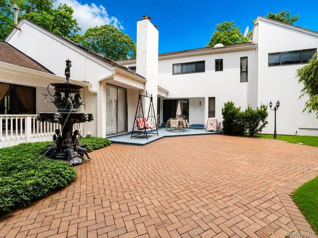 4 Stoneridge Court, Syosset, NY 11791