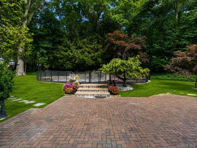 4 Stoneridge Court, Syosset, NY 11791