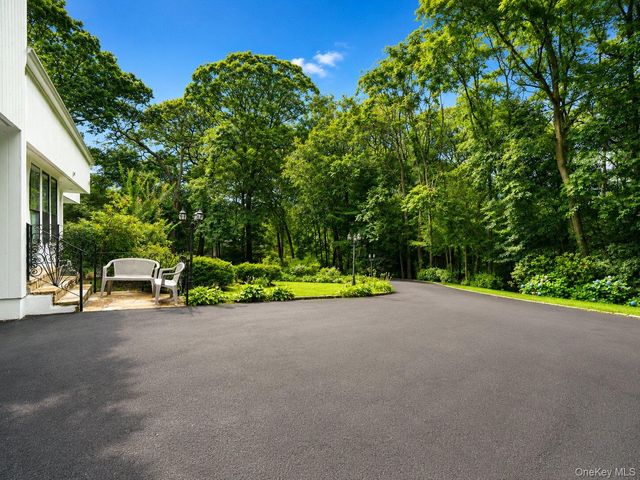 4 Stoneridge Court, Syosset, NY 11791