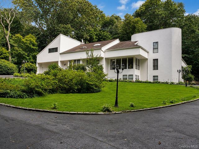 4 Stoneridge Court, Syosset, NY 11791