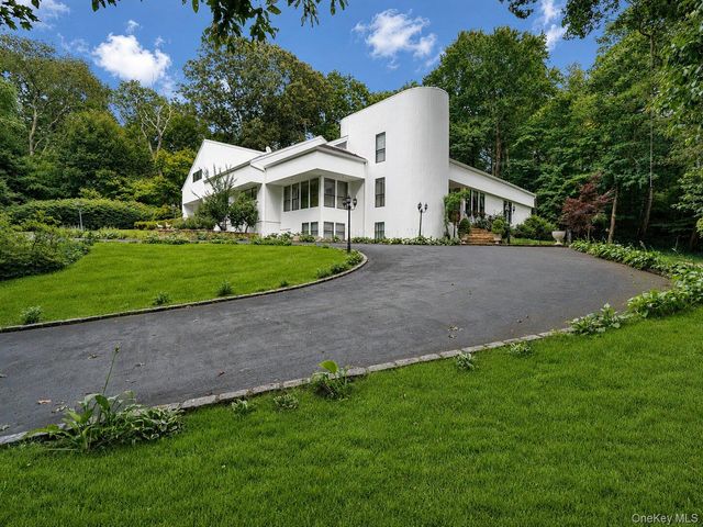 4 Stoneridge Court, Syosset, NY 11791