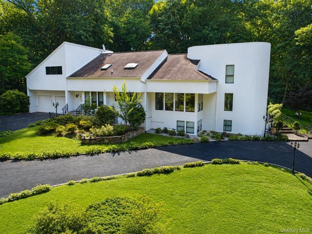 4 Stoneridge Court, Syosset, NY 11791