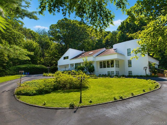4 Stoneridge Court, Syosset, NY 11791