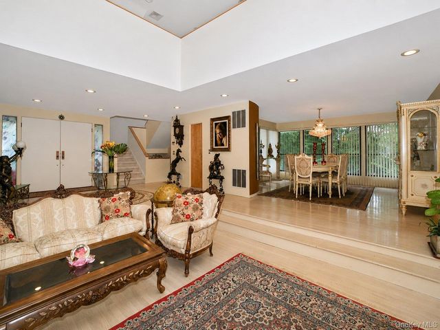 4 Stoneridge Court, Syosset, NY 11791