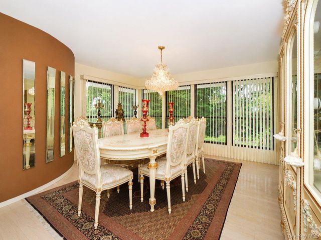 4 Stoneridge Court, Syosset, NY 11791