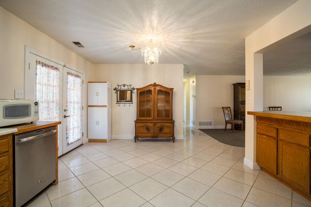 314 Don Carlos Avenue NE, Los Lunas, NM 87031