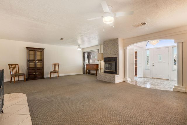 314 Don Carlos Avenue NE, Los Lunas, NM 87031