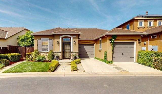 4207 Serena Lane, Clovis, CA 93619