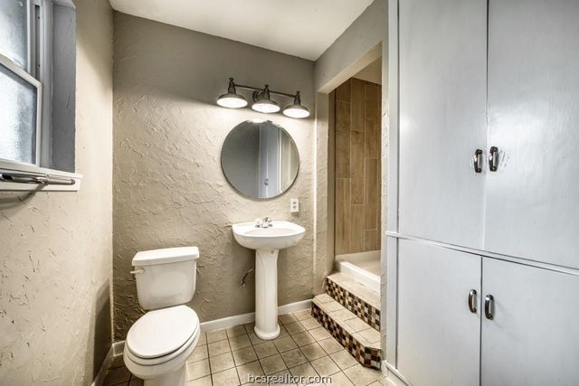 4006 Glenn Oaks Drive, Bryan, TX 77802