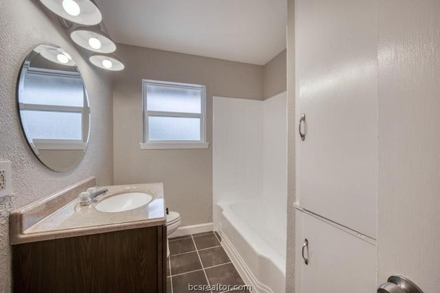 4006 Glenn Oaks Drive, Bryan, TX 77802