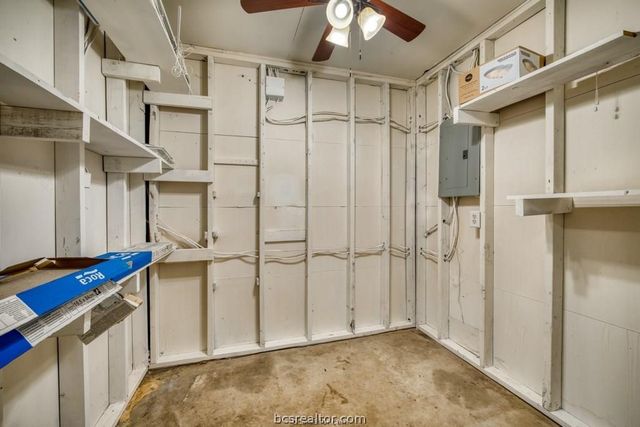 4006 Glenn Oaks Drive, Bryan, TX 77802