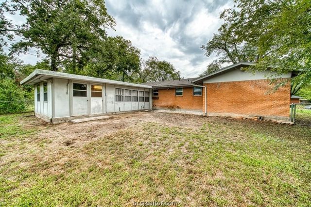 4006 Glenn Oaks Drive, Bryan, TX 77802