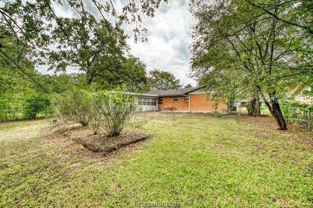 4006 Glenn Oaks Drive, Bryan, TX 77802