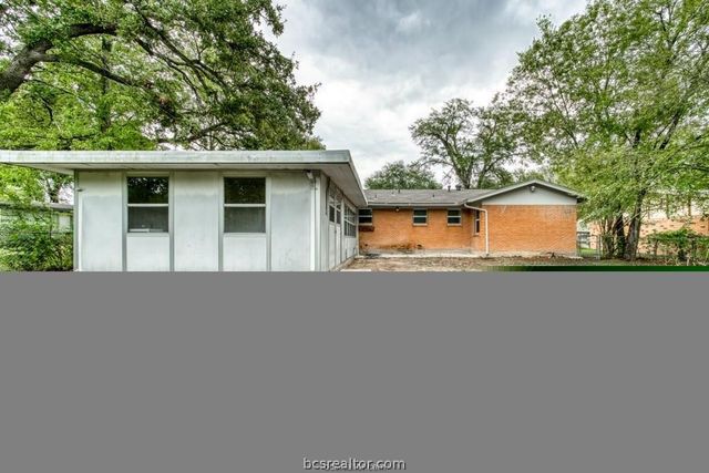 4006 Glenn Oaks Drive, Bryan, TX 77802