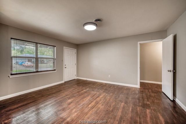 4006 Glenn Oaks Drive, Bryan, TX 77802